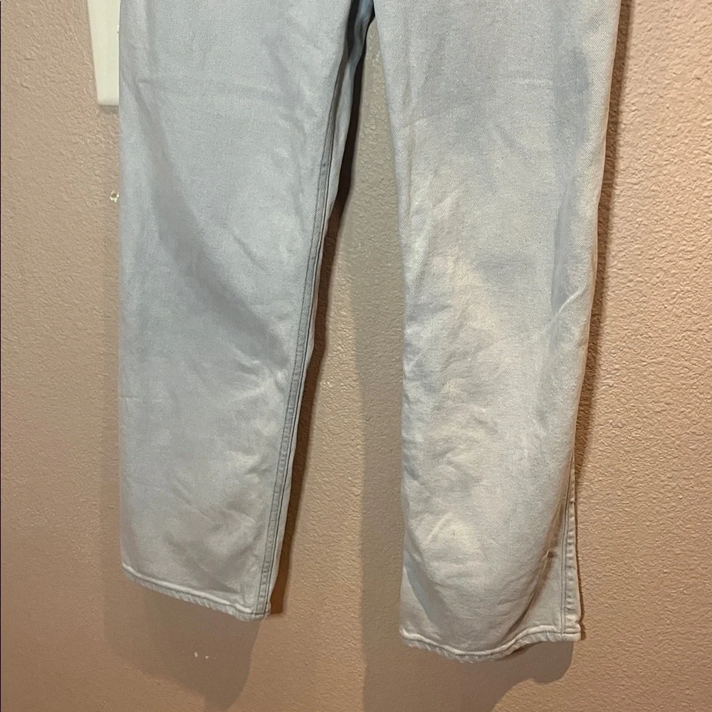 Hollister Women’s Ultra High Rise Dad Jean relaxed fit Size 25 Light Wash